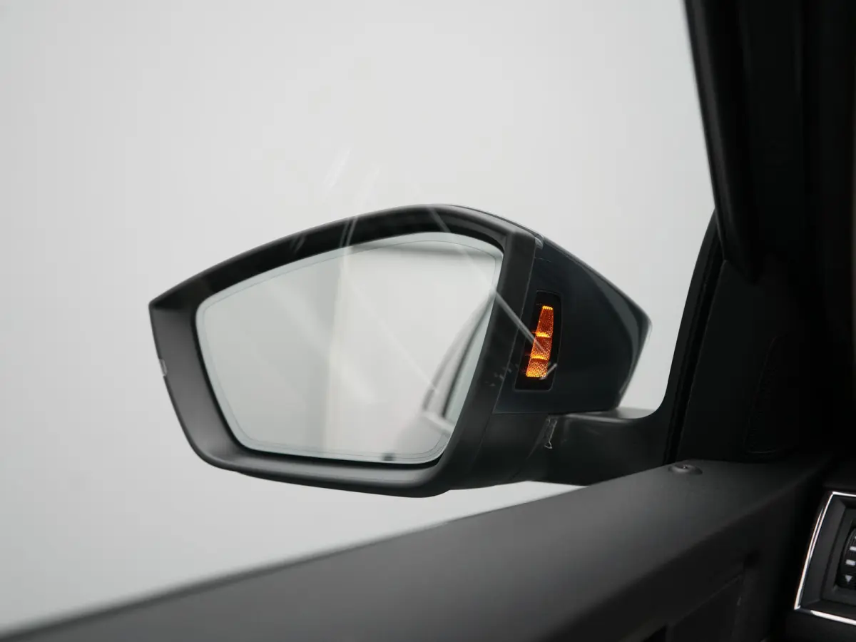 1.4 TSI iV Laurin & Klement PHEV 218pk Dealer O.H. | Trekhaak Af Fabriek | Panodak | Adaptive Cruise | 360 Camera | Canton Audio | Lederen Comfortstoelen Massage & Ventilatie & Memory | Crys