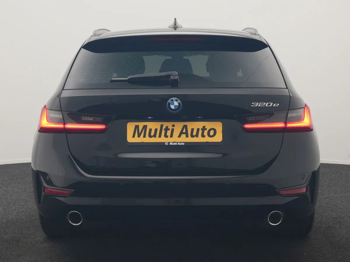 320e Sportline PHEV Dealer O.H | Panodak | Adaptive Cruise | Camera | Blis | Apple Carplay | Sportstoelen Verwarmd | Navigatie | DAB | 17"L.M | Plug In Hybrid