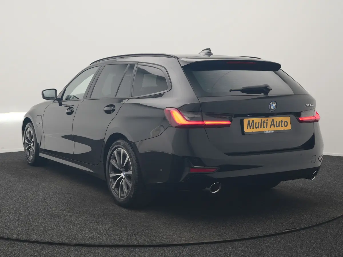 320e Sportline PHEV Dealer O.H | Panodak | Adaptive Cruise | Camera | Blis | Apple Carplay | Sportstoelen Verwarmd | Navigatie | DAB | 17"L.M | Plug In Hybrid