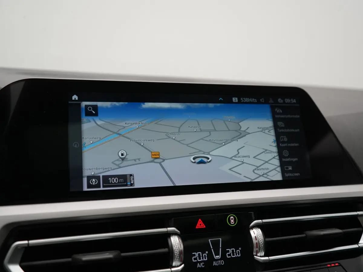 320e Sportline PHEV Dealer O.H | Panodak | Adaptive Cruise | Camera | Blis | Apple Carplay | Sportstoelen Verwarmd | Navigatie | DAB | 17"L.M | Plug In Hybrid