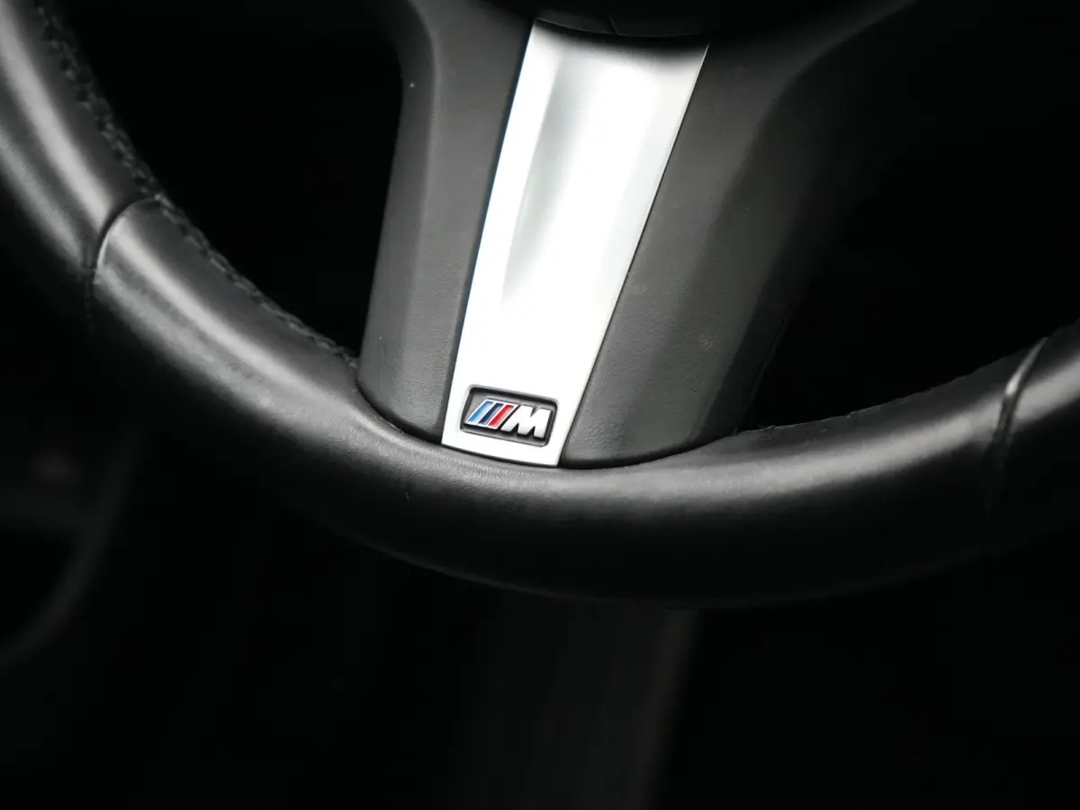 320e Sportline PHEV Dealer O.H | Panodak | Adaptive Cruise | Camera | Blis | Apple Carplay | Sportstoelen Verwarmd | Navigatie | DAB | 17"L.M | Plug In Hybrid