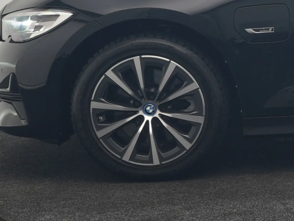 320e Sportline PHEV Dealer O.H | Panodak | Adaptive Cruise | Camera | Blis | Apple Carplay | Sportstoelen Verwarmd | Navigatie | DAB | 17"L.M | Plug In Hybrid