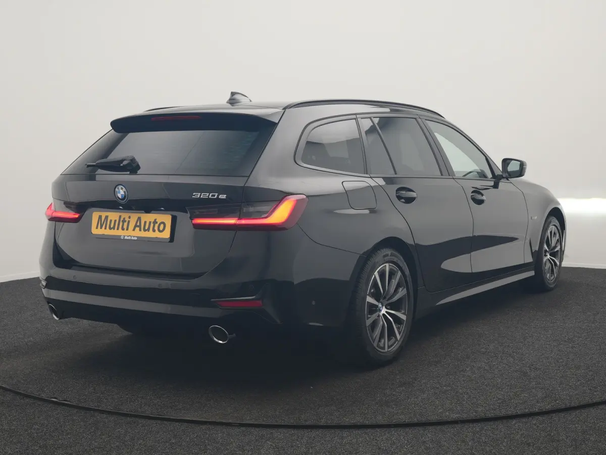 320e Sportline PHEV Dealer O.H | Panodak | Adaptive Cruise | Camera | Blis | Apple Carplay | Sportstoelen Verwarmd | Navigatie | DAB | 17"L.M | Plug In Hybrid