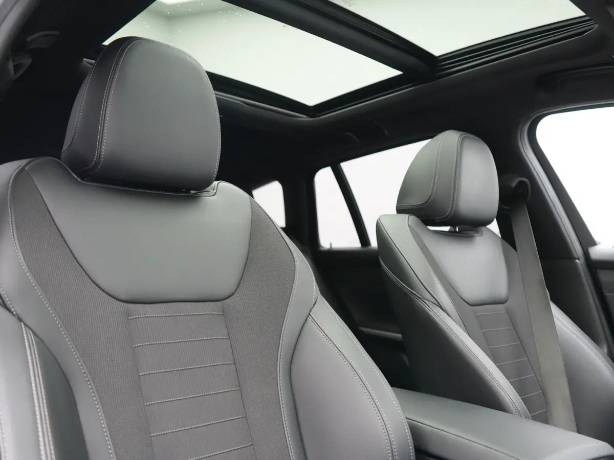 320e Sportline PHEV Dealer O.H | Panodak | Adaptive Cruise | Camera | Blis | Apple Carplay | Sportstoelen Verwarmd | Navigatie | DAB | 17"L.M | Plug In Hybrid