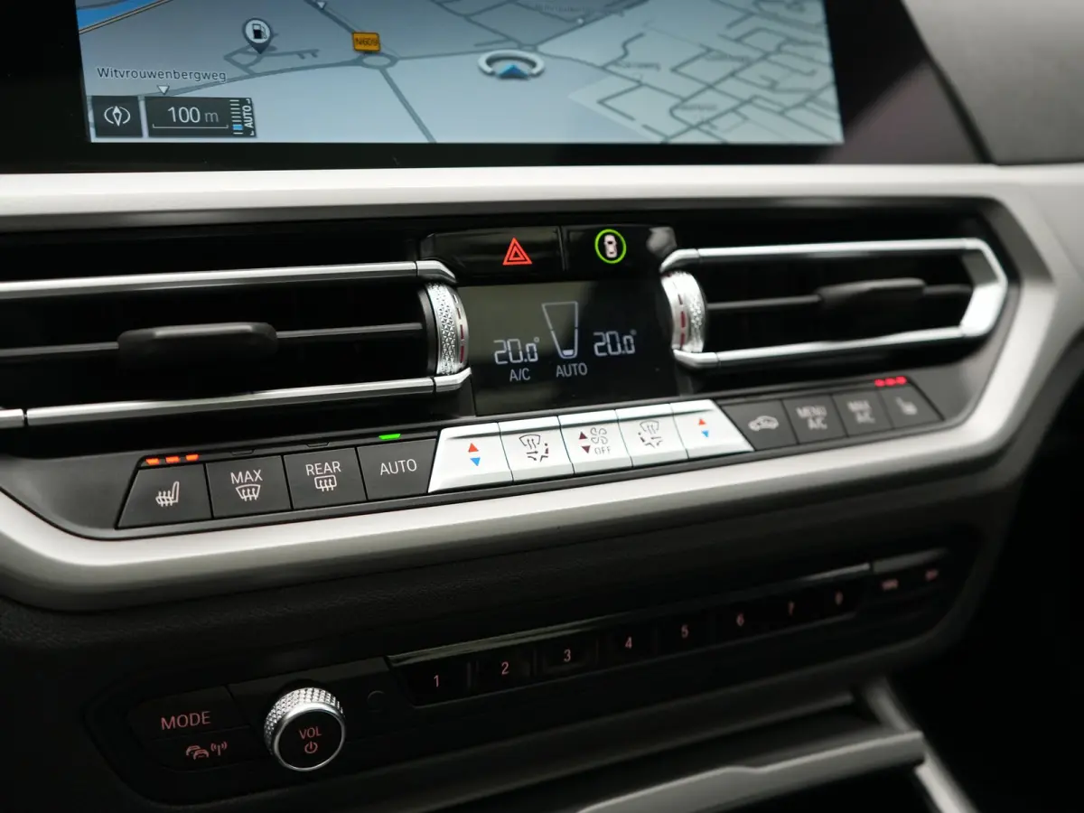 320e Sportline PHEV Dealer O.H | Panodak | Adaptive Cruise | Camera | Blis | Apple Carplay | Sportstoelen Verwarmd | Navigatie | DAB | 17"L.M | Plug In Hybrid