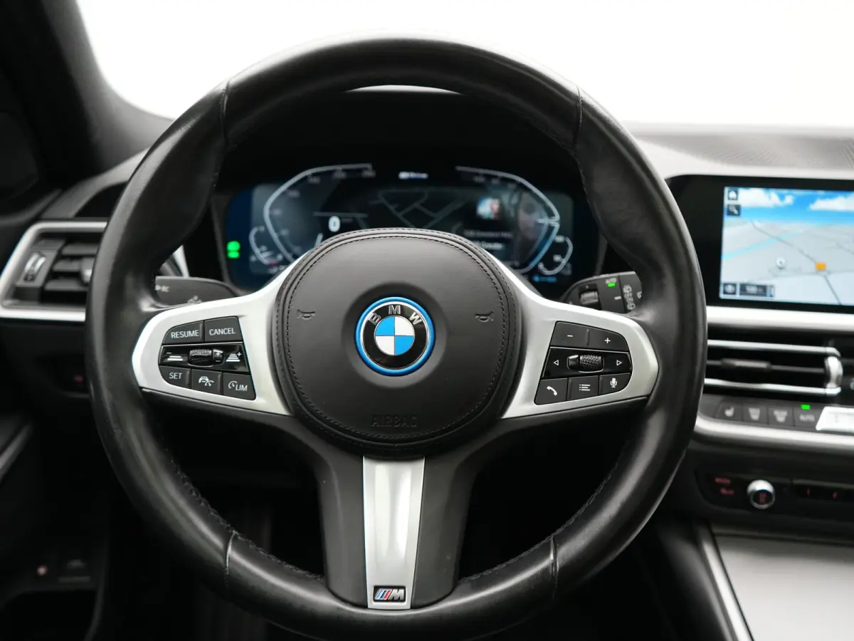 320e Sportline PHEV Dealer O.H | Panodak | Adaptive Cruise | Camera | Blis | Apple Carplay | Sportstoelen Verwarmd | Navigatie | DAB | 17"L.M | Plug In Hybrid