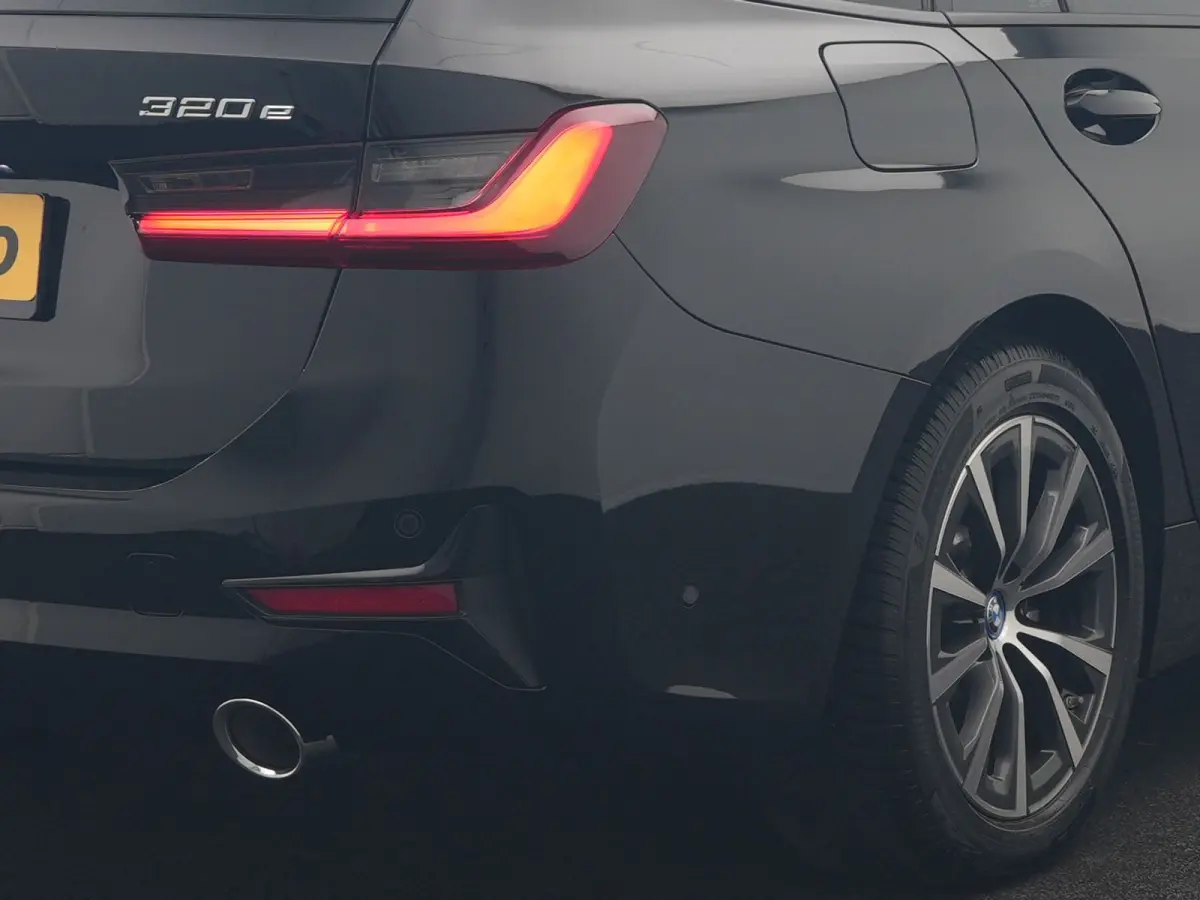 320e Sportline PHEV Dealer O.H | Panodak | Adaptive Cruise | Camera | Blis | Apple Carplay | Sportstoelen Verwarmd | Navigatie | DAB | 17"L.M | Plug In Hybrid