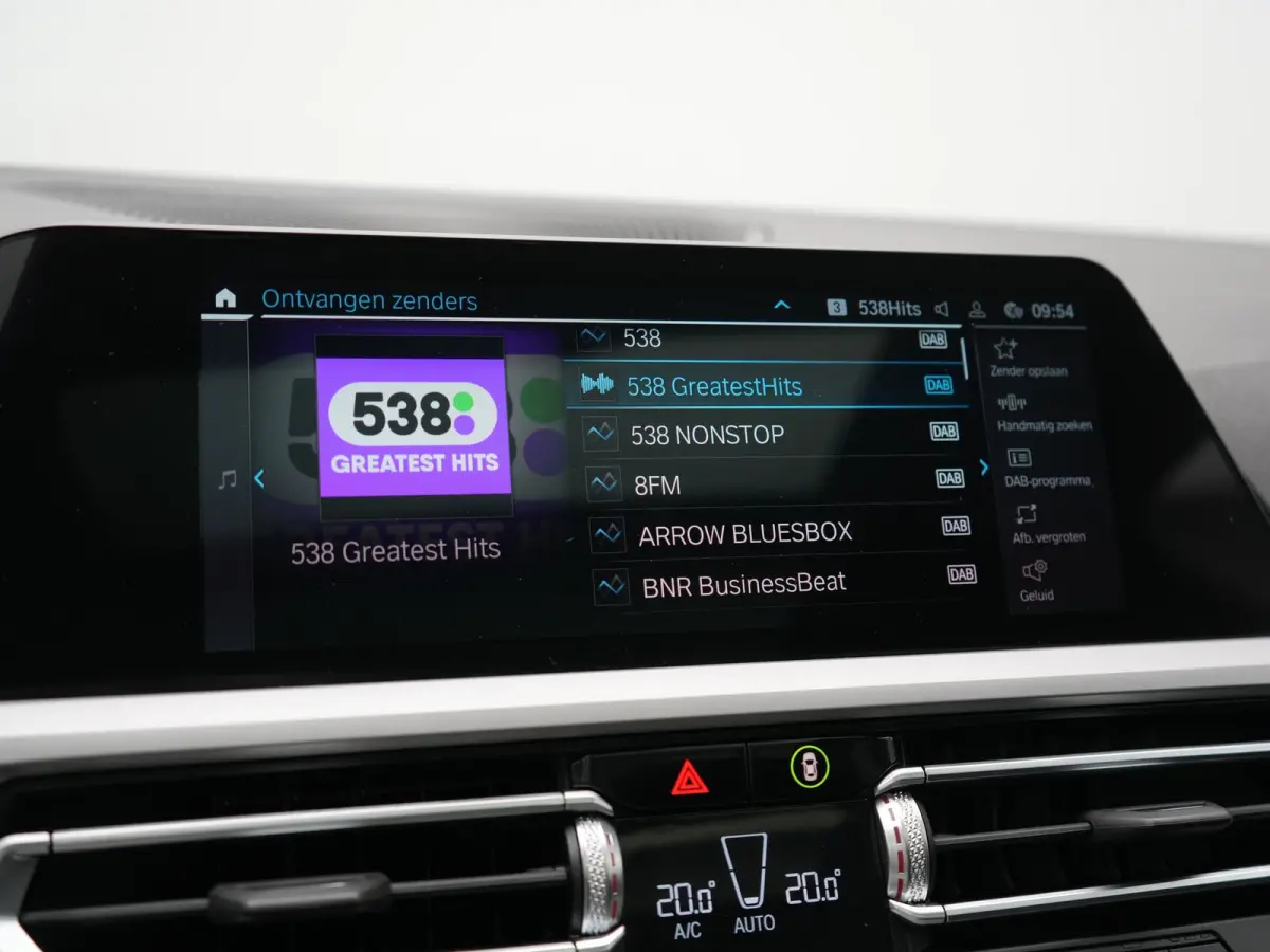 320e Sportline PHEV Dealer O.H | Panodak | Adaptive Cruise | Camera | Blis | Apple Carplay | Sportstoelen Verwarmd | Navigatie | DAB | 17"L.M | Plug In Hybrid