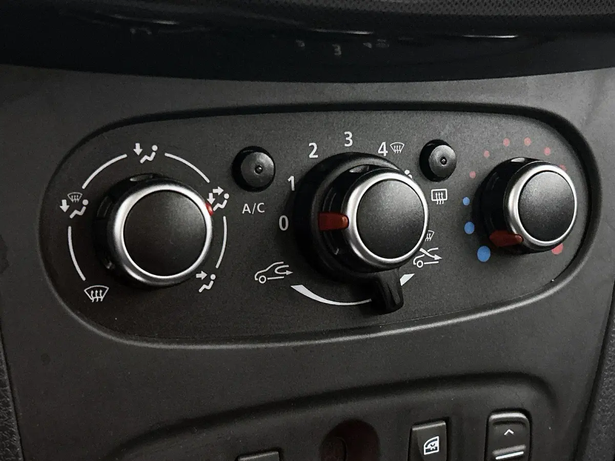0.9 90pk SL | 1ste Eigenaar | Parkeersensoren | Airco | Cruise Control | 15"LMV | Bluetooth |