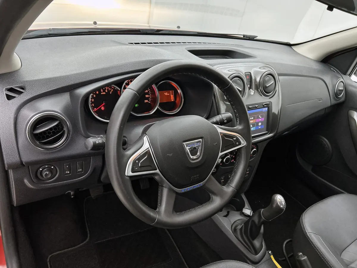 0.9 90pk SL | 1ste Eigenaar | Parkeersensoren | Airco | Cruise Control | 15"LMV | Bluetooth |