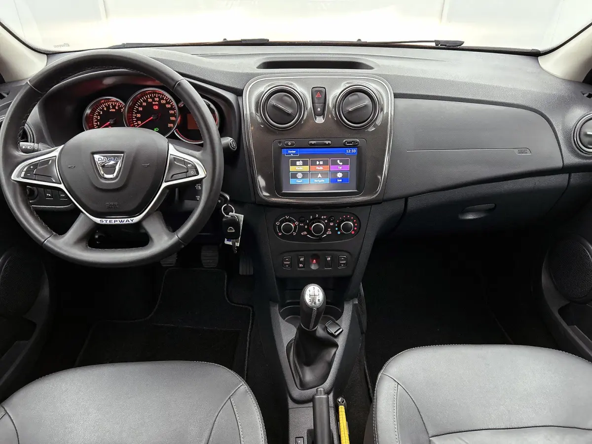 0.9 90pk SL | 1ste Eigenaar | Parkeersensoren | Airco | Cruise Control | 15"LMV | Bluetooth |