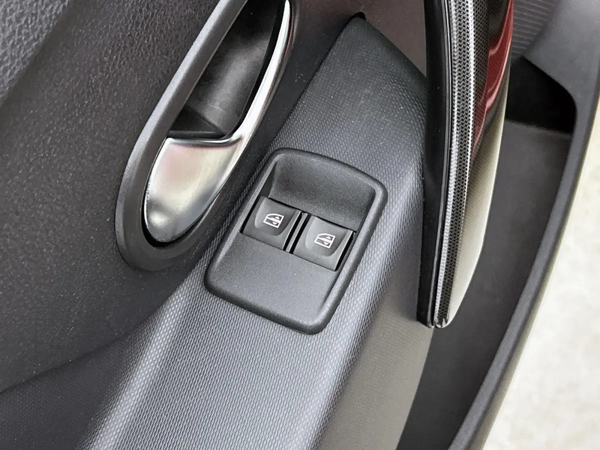 0.9 90pk SL | 1ste Eigenaar | Parkeersensoren | Airco | Cruise Control | 15"LMV | Bluetooth |