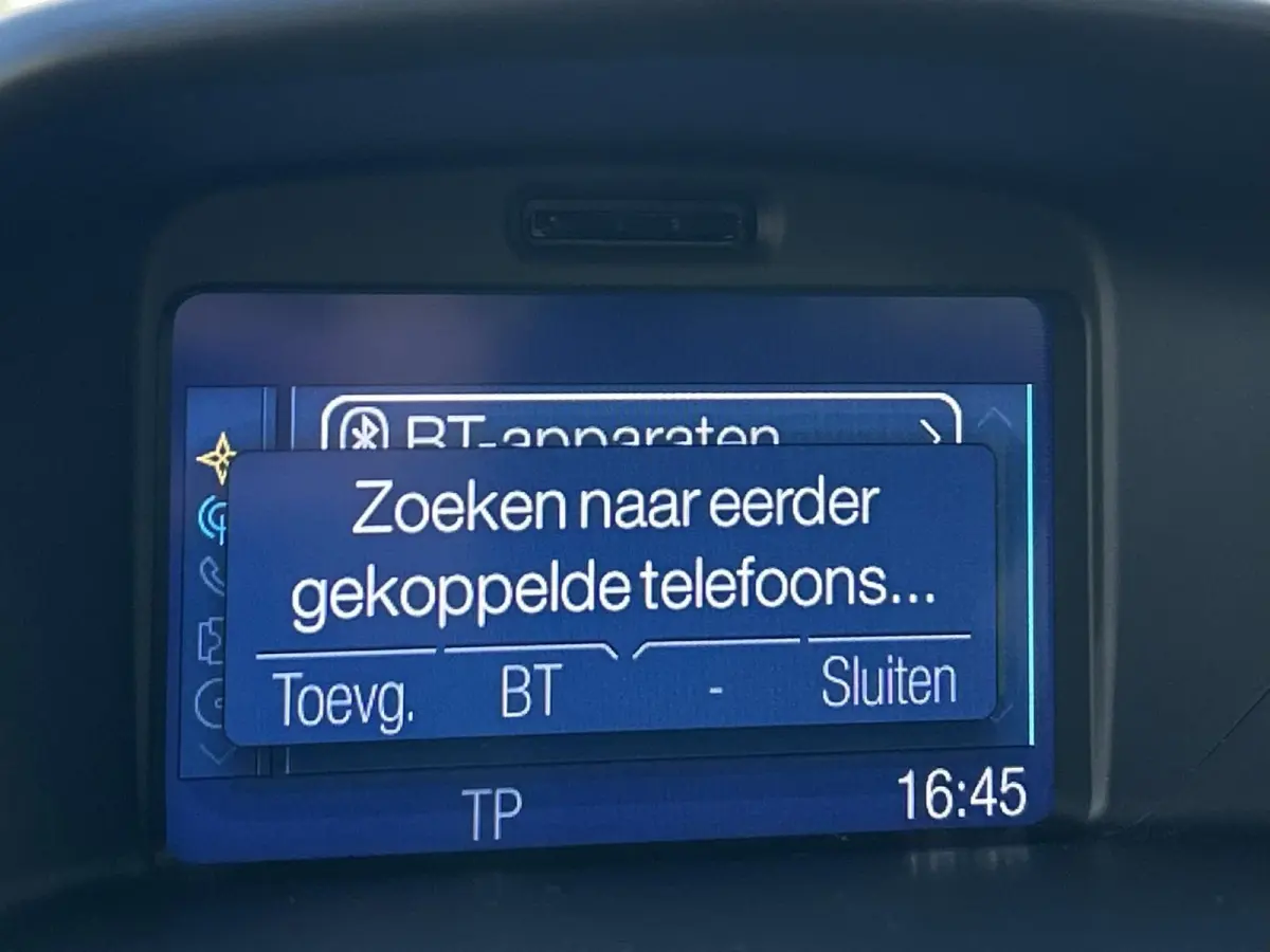 1.0 Style Ultimate 80PK | 2e Eigenaar | NL AUTO | NAP | 5 Deurs | Airco | Parkeersensoren voor en achter | Cruise control | Navigatie | Bluetooth | Lichtmetalen velgen | 2 sleutels |
