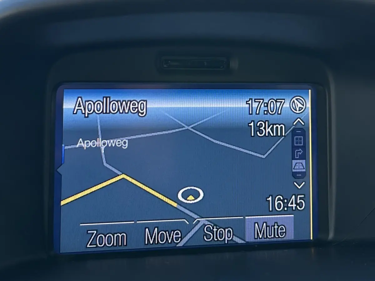 1.0 Style Ultimate 80PK | 2e Eigenaar | NL AUTO | NAP | 5 Deurs | Airco | Parkeersensoren voor en achter | Cruise control | Navigatie | Bluetooth | Lichtmetalen velgen | 2 sleutels |