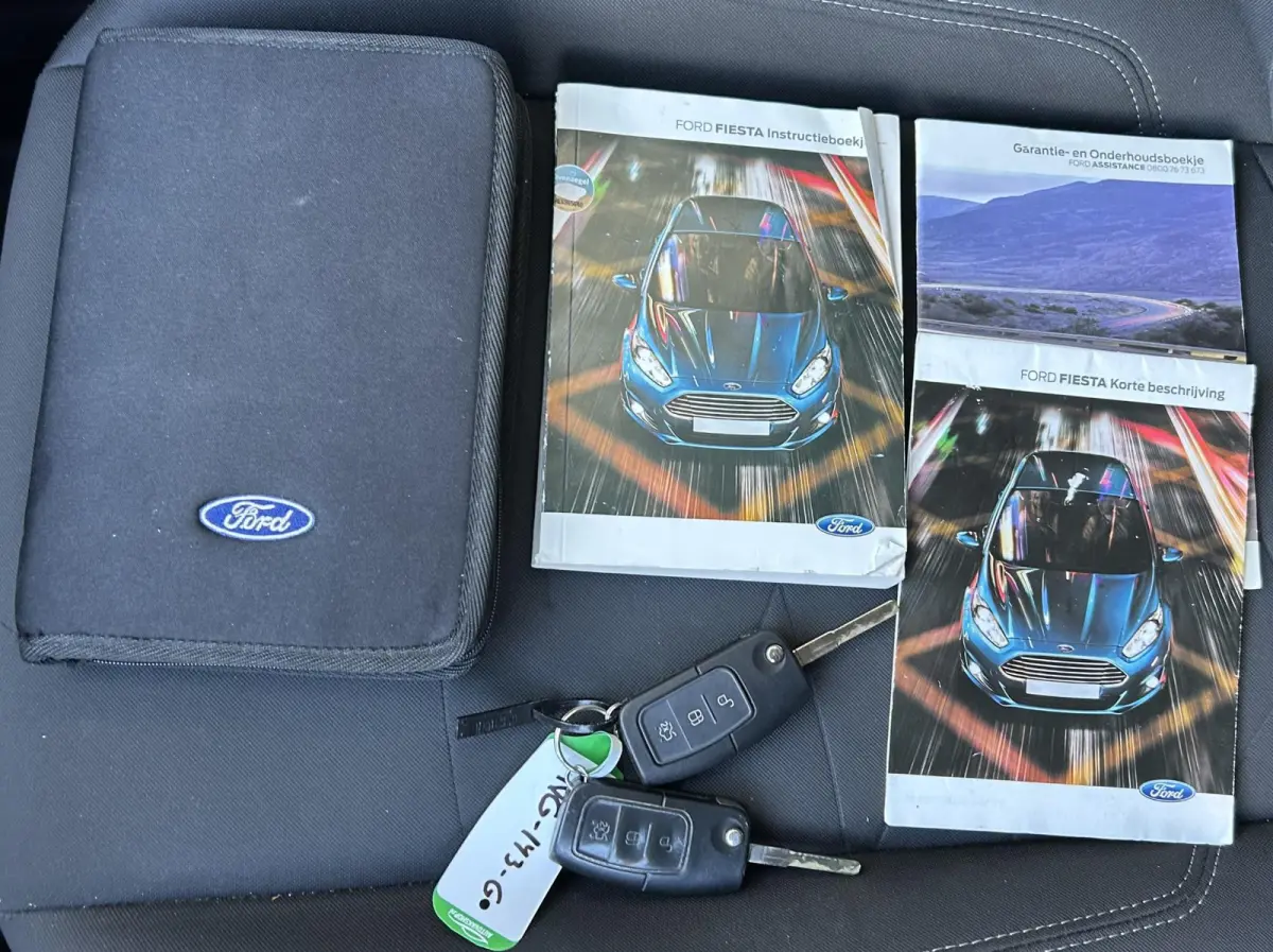 1.0 Style Ultimate 80PK | 2e Eigenaar | NL AUTO | NAP | 5 Deurs | Airco | Parkeersensoren voor en achter | Cruise control | Navigatie | Bluetooth | Lichtmetalen velgen | 2 sleutels |