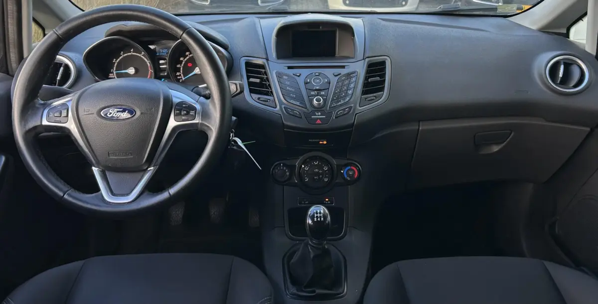 1.0 Style Ultimate 80PK | 2e Eigenaar | NL AUTO | NAP | 5 Deurs | Airco | Parkeersensoren voor en achter | Cruise control | Navigatie | Bluetooth | Lichtmetalen velgen | 2 sleutels |
