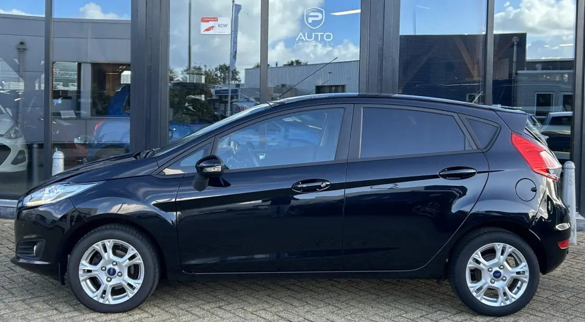 1.0 Style Ultimate 80PK | 2e Eigenaar | NL AUTO | NAP | 5 Deurs | Airco | Parkeersensoren voor en achter | Cruise control | Navigatie | Bluetooth | Lichtmetalen velgen | 2 sleutels |