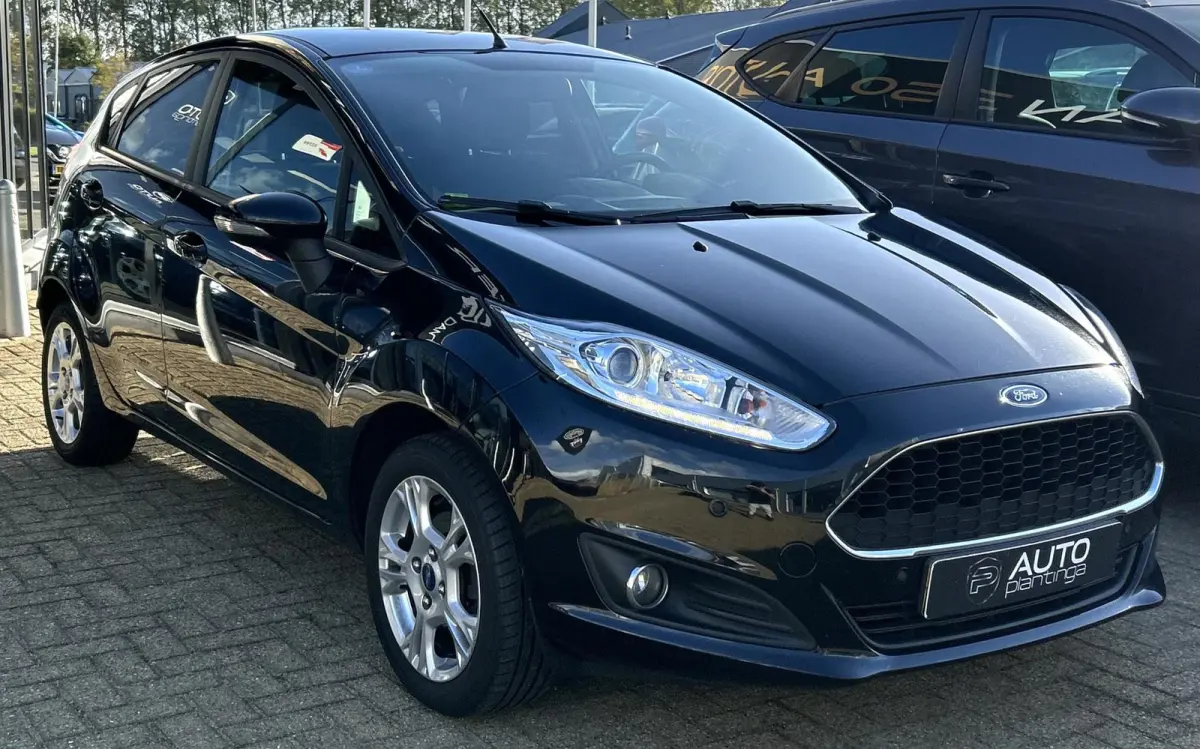 1.0 Style Ultimate 80PK | 2e Eigenaar | NL AUTO | NAP | 5 Deurs | Airco | Parkeersensoren voor en achter | Cruise control | Navigatie | Bluetooth | Lichtmetalen velgen | 2 sleutels |