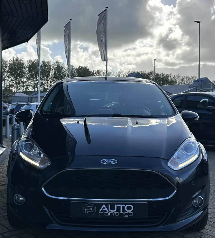 1.0 Style Ultimate 80PK | 2e Eigenaar | NL AUTO | NAP | 5 Deurs | Airco | Parkeersensoren voor en achter | Cruise control | Navigatie | Bluetooth | Lichtmetalen velgen | 2 sleutels |
