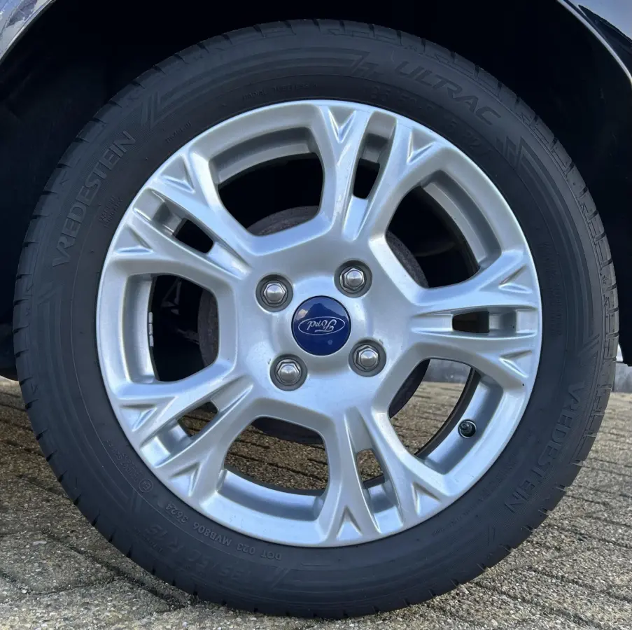 1.0 Style Ultimate 80PK | 2e Eigenaar | NL AUTO | NAP | 5 Deurs | Airco | Parkeersensoren voor en achter | Cruise control | Navigatie | Bluetooth | Lichtmetalen velgen | 2 sleutels |