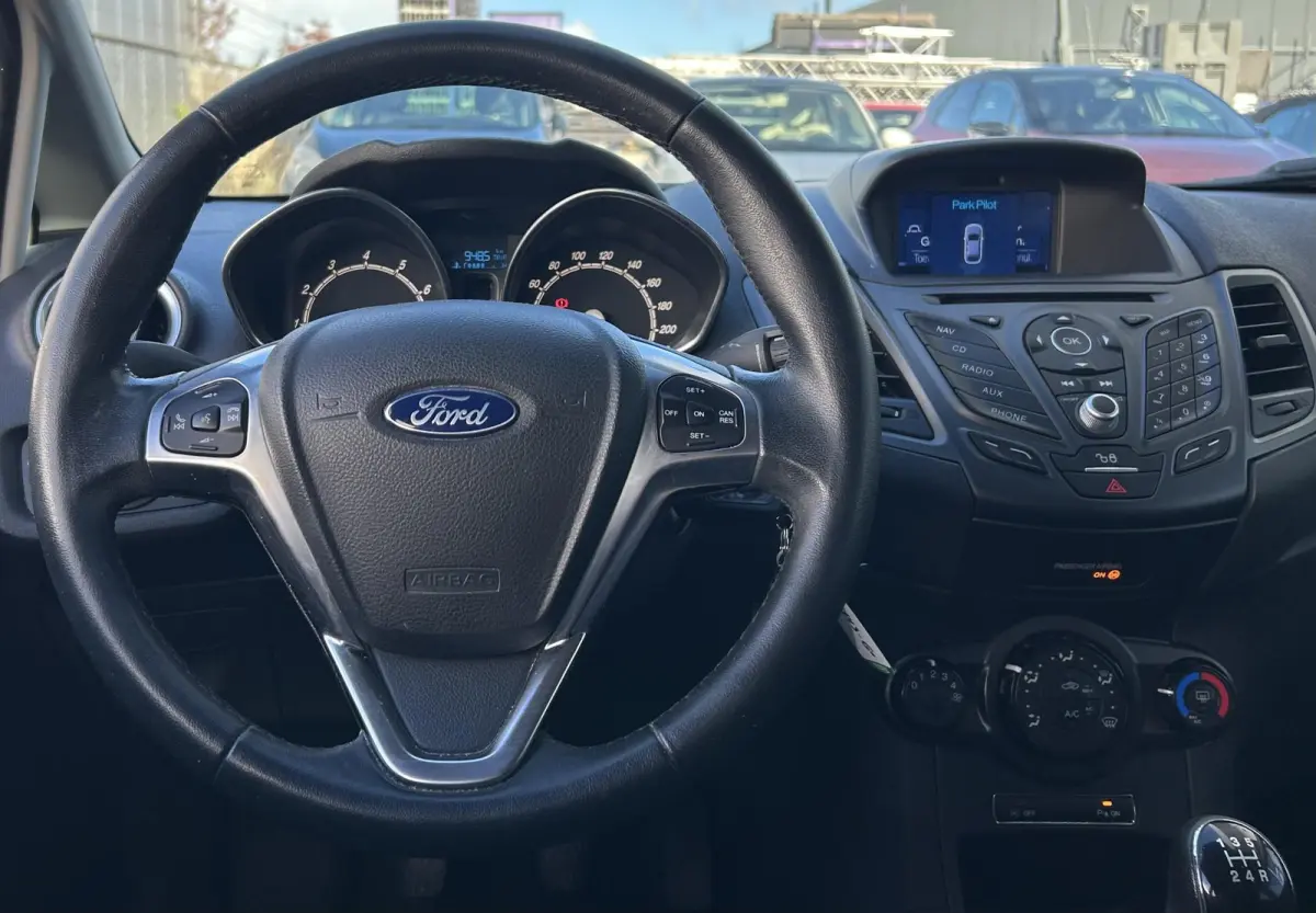1.0 Style Ultimate 80PK | 2e Eigenaar | NL AUTO | NAP | 5 Deurs | Airco | Parkeersensoren voor en achter | Cruise control | Navigatie | Bluetooth | Lichtmetalen velgen | 2 sleutels |