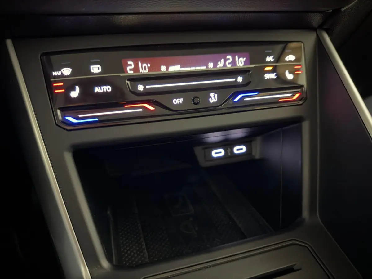 1.0 TSI Life Virtual CarPlay Camera Stoelverwarming NAP