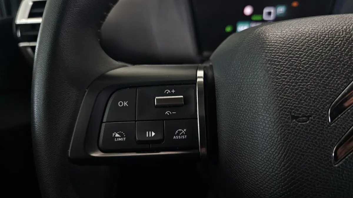 Feel 50 kWh Climate Control | Full Map Navigatie | Apple Carplay / Android Auto | Camera | Parkeersensoren | Bekleding Half Leder | 18" Lichtmetalen Velgen