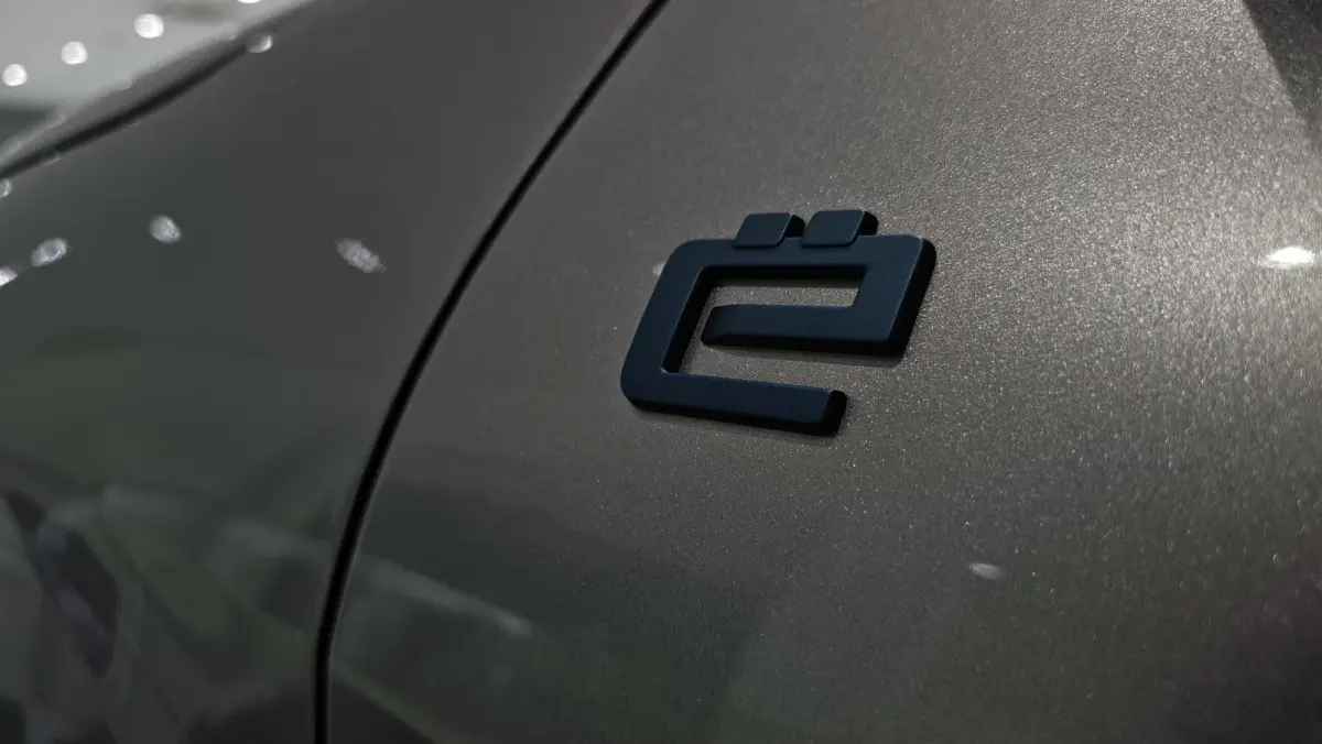 Feel 50 kWh Climate Control | Full Map Navigatie | Apple Carplay / Android Auto | Camera | Parkeersensoren | Bekleding Half Leder | 18" Lichtmetalen Velgen