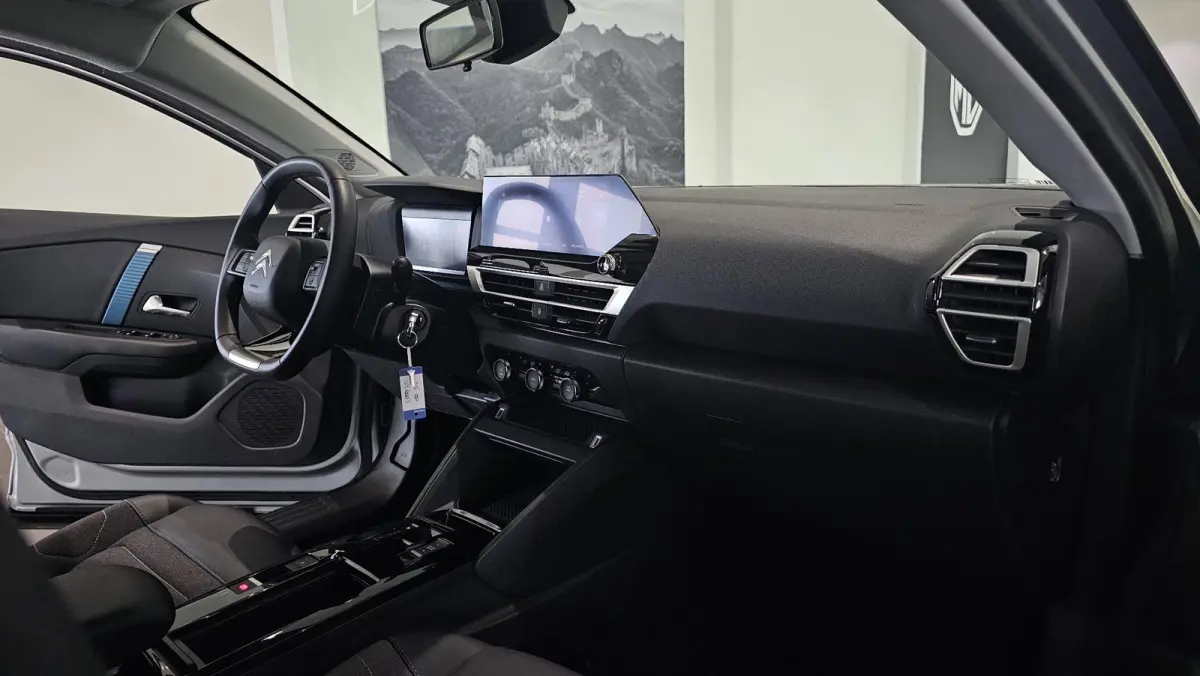 Feel 50 kWh Climate Control | Full Map Navigatie | Apple Carplay / Android Auto | Camera | Parkeersensoren | Bekleding Half Leder | 18" Lichtmetalen Velgen