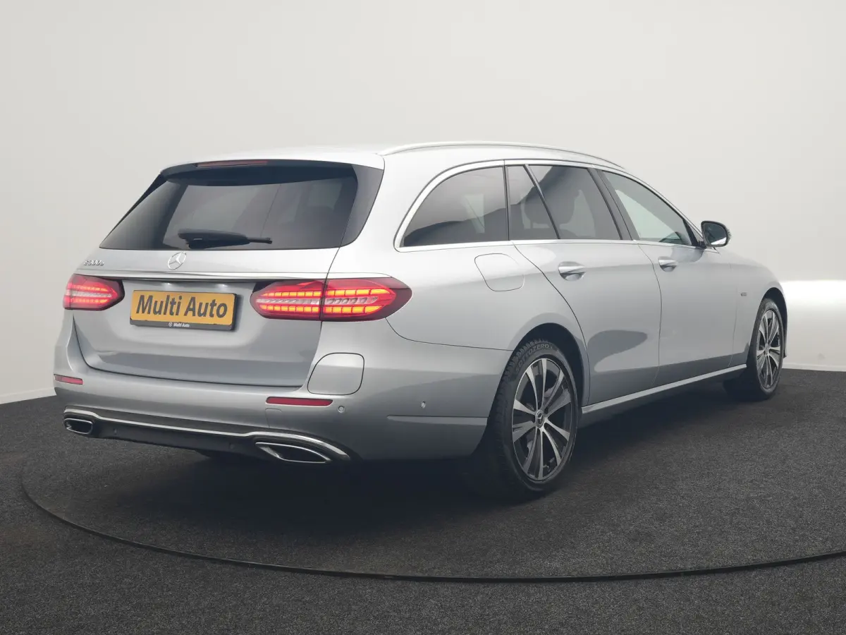 300 e Luxury Line PHEV 320pk Dealer O.H. | SOH 88,7% | Schuif-/kantel Dak | Adaptive Cruise | Camera | Multi Beam LED | Sportstoelen Verwarmd | Sfeerverlichting | BLIS | Apple Carplay | Wide