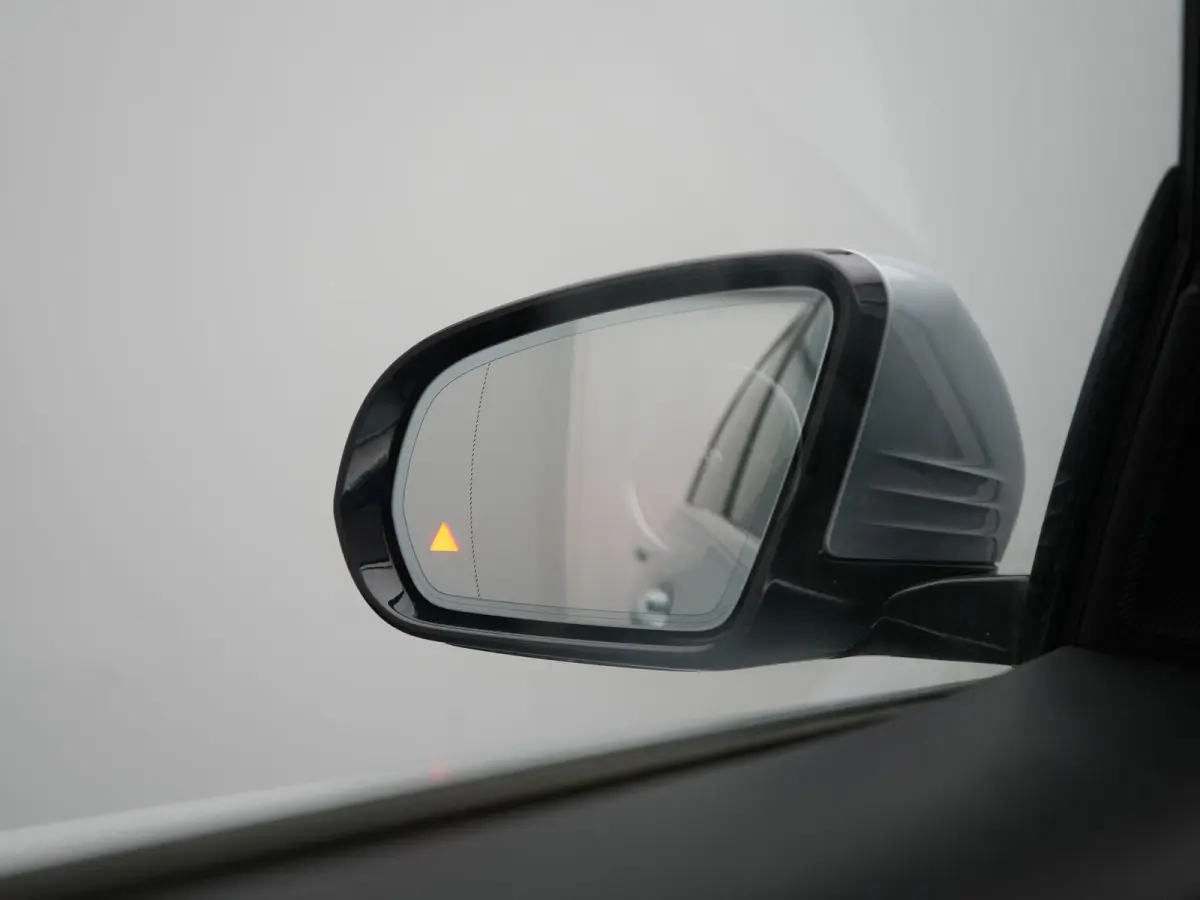 300 e Luxury Line PHEV 320pk Dealer O.H. | SOH 88,7% | Schuif-/kantel Dak | Adaptive Cruise | Camera | Multi Beam LED | Sportstoelen Verwarmd | Sfeerverlichting | BLIS | Apple Carplay | Wide