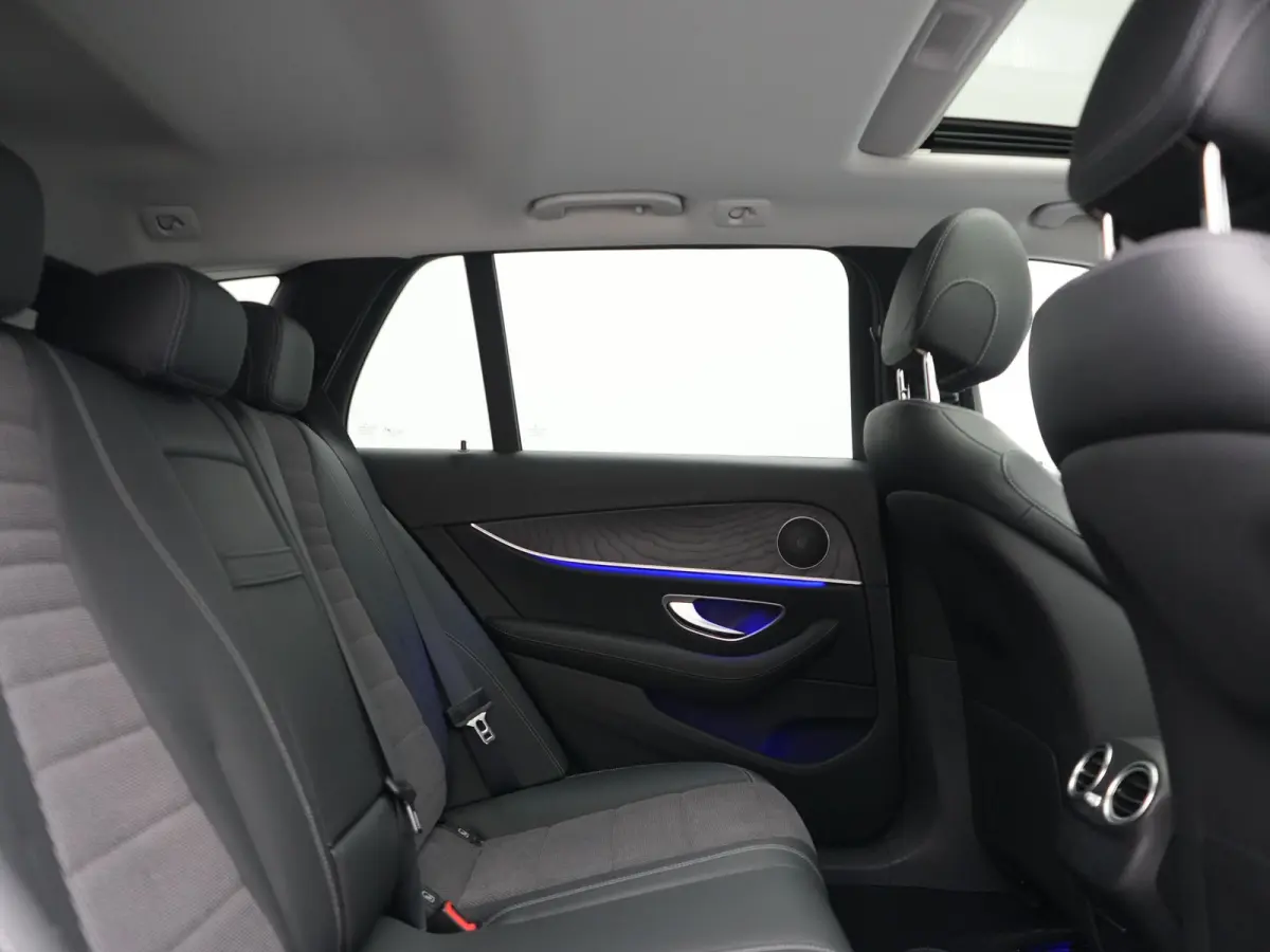 300 e Luxury Line PHEV 320pk Dealer O.H. | SOH 88,7% | Schuif-/kantel Dak | Adaptive Cruise | Camera | Multi Beam LED | Sportstoelen Verwarmd | Sfeerverlichting | BLIS | Apple Carplay | Wide