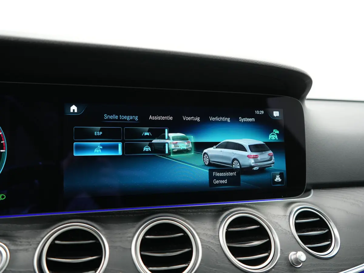 300 e Luxury Line PHEV 320pk Dealer O.H. | SOH 88,7% | Schuif-/kantel Dak | Adaptive Cruise | Camera | Multi Beam LED | Sportstoelen Verwarmd | Sfeerverlichting | BLIS | Apple Carplay | Wide