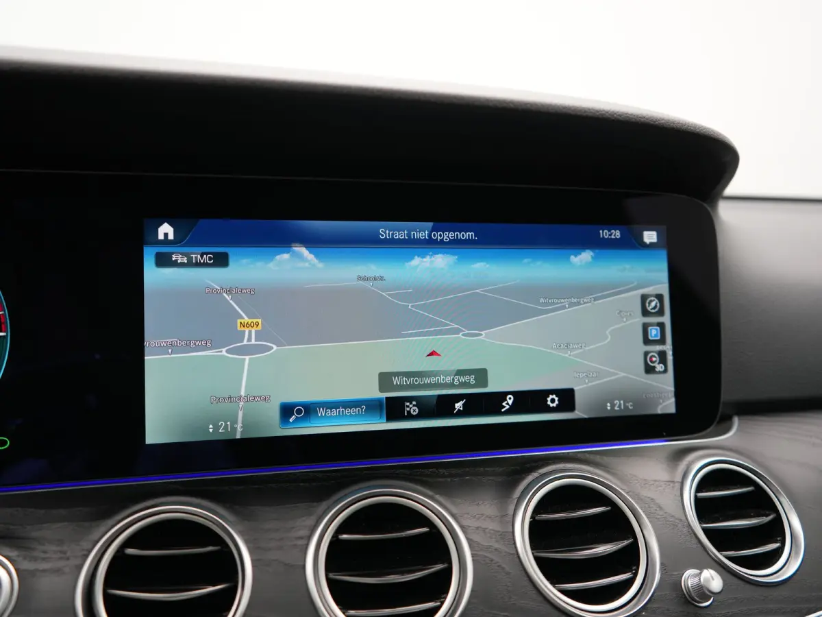 300 e Luxury Line PHEV 320pk Dealer O.H. | SOH 88,7% | Schuif-/kantel Dak | Adaptive Cruise | Camera | Multi Beam LED | Sportstoelen Verwarmd | Sfeerverlichting | BLIS | Apple Carplay | Wide