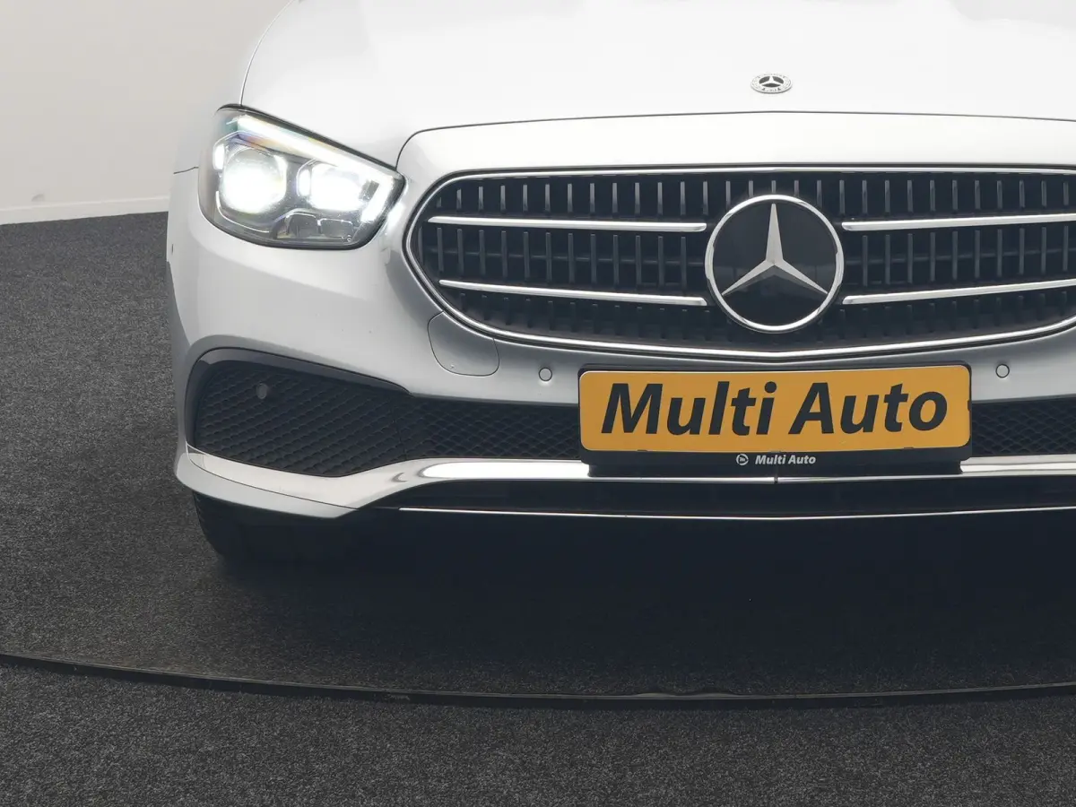 300 e Luxury Line PHEV 320pk Dealer O.H. | SOH 88,7% | Schuif-/kantel Dak | Adaptive Cruise | Camera | Multi Beam LED | Sportstoelen Verwarmd | Sfeerverlichting | BLIS | Apple Carplay | Wide