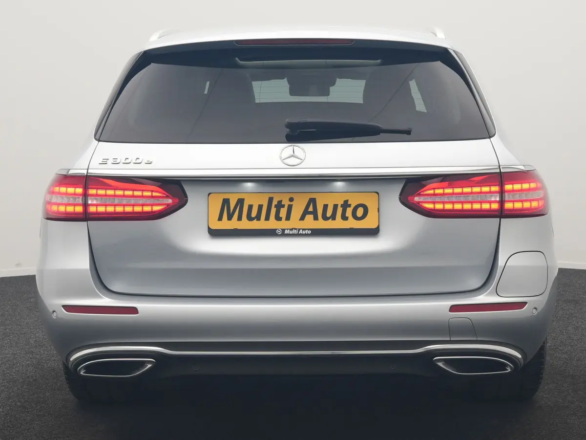 300 e Luxury Line PHEV 320pk Dealer O.H. | SOH 88,7% | Schuif-/kantel Dak | Adaptive Cruise | Camera | Multi Beam LED | Sportstoelen Verwarmd | Sfeerverlichting | BLIS | Apple Carplay | Wide