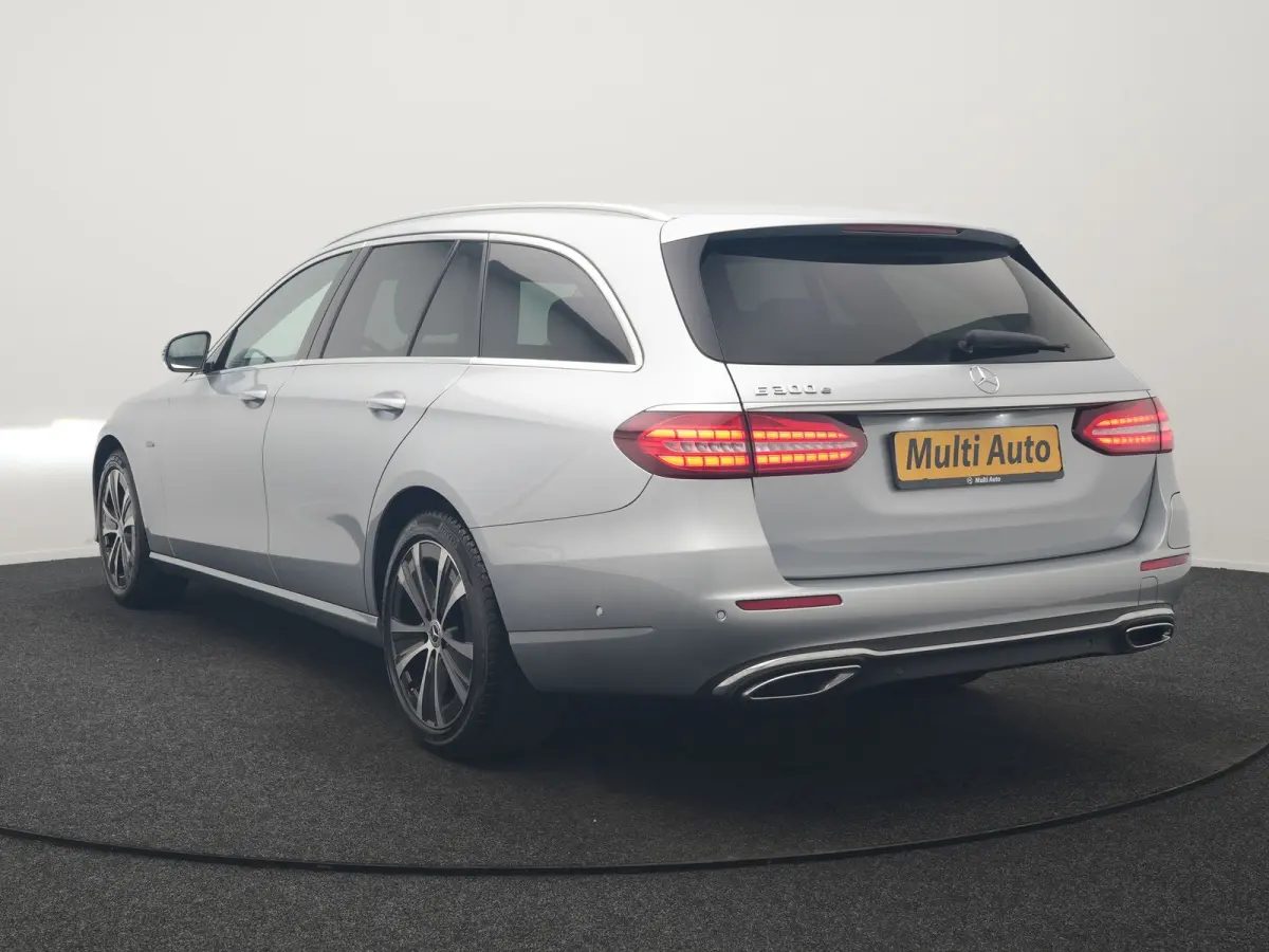 300 e Luxury Line PHEV 320pk Dealer O.H. | SOH 88,7% | Schuif-/kantel Dak | Adaptive Cruise | Camera | Multi Beam LED | Sportstoelen Verwarmd | Sfeerverlichting | BLIS | Apple Carplay | Wide