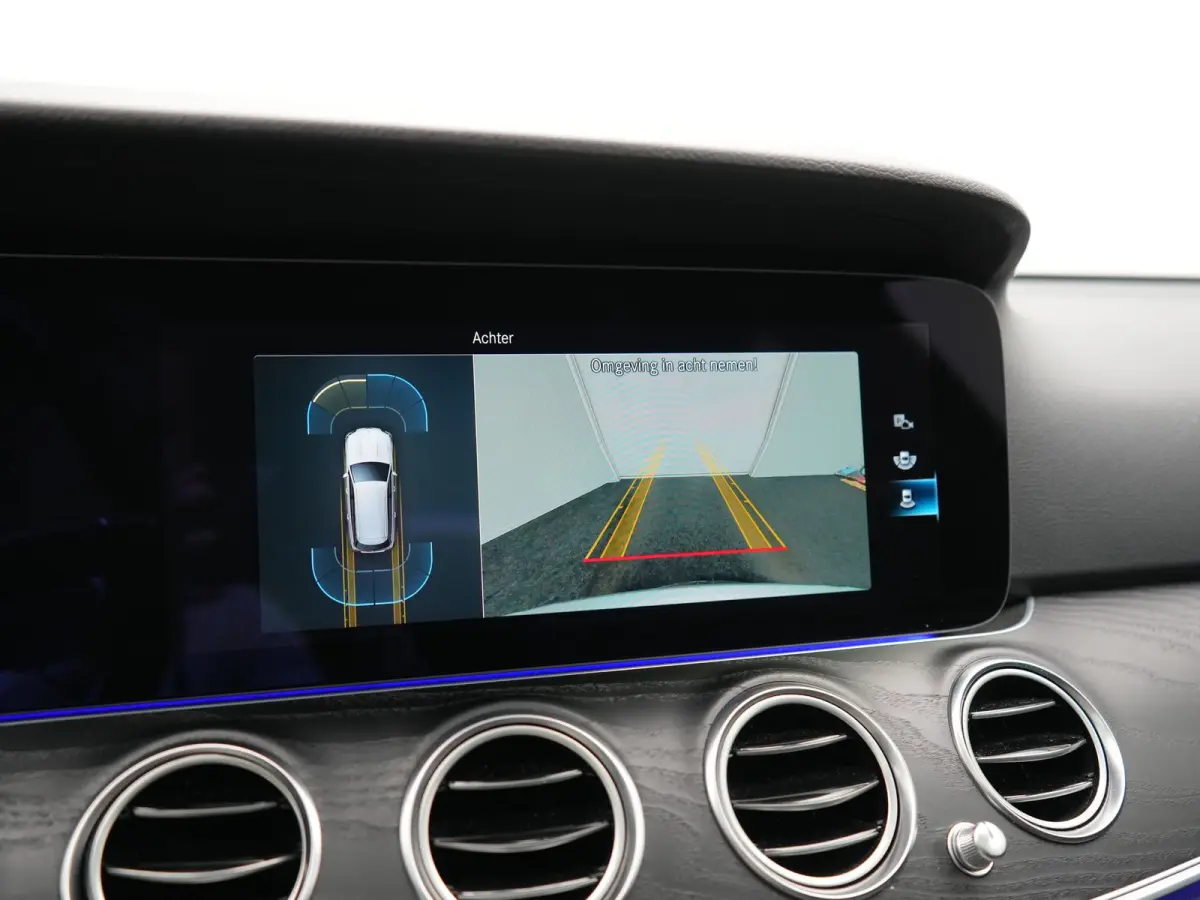 300 e Luxury Line PHEV 320pk Dealer O.H. | SOH 88,7% | Schuif-/kantel Dak | Adaptive Cruise | Camera | Multi Beam LED | Sportstoelen Verwarmd | Sfeerverlichting | BLIS | Apple Carplay | Wide