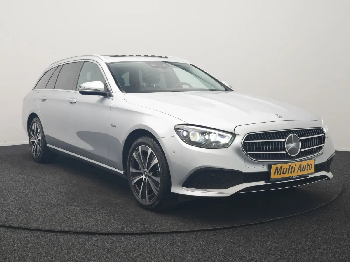 300 e Luxury Line PHEV 320pk Dealer O.H. | SOH 88,7% | Schuif-/kantel Dak | Adaptive Cruise | Camera | Multi Beam LED | Sportstoelen Verwarmd | Sfeerverlichting | BLIS | Apple Carplay | Wide