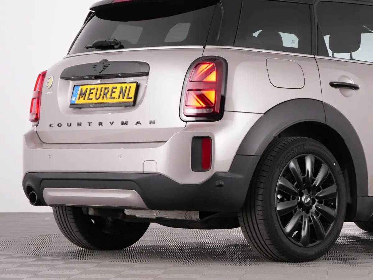 1.5 Cooper ALL4 Yours | LEDER | Full LED | NAVI | Stoelverwarming !
