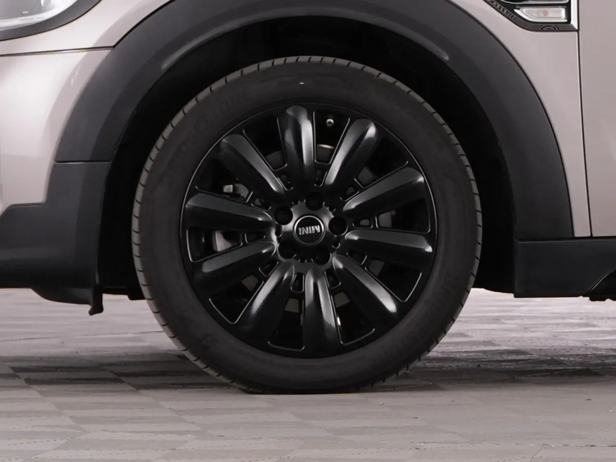 1.5 Cooper ALL4 Yours | LEDER | Full LED | NAVI | Stoelverwarming !