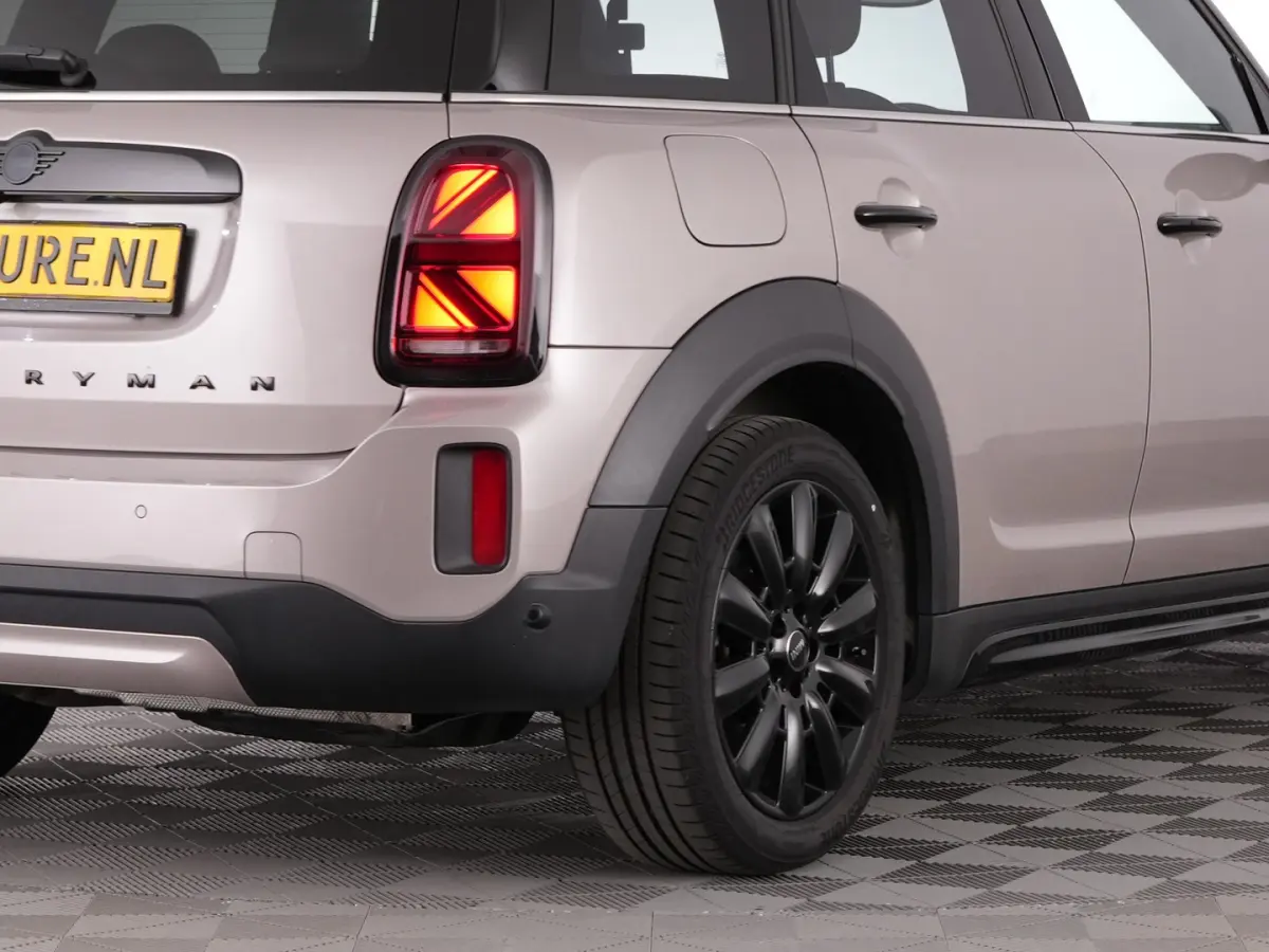 1.5 Cooper ALL4 Yours | LEDER | Full LED | NAVI | Stoelverwarming !