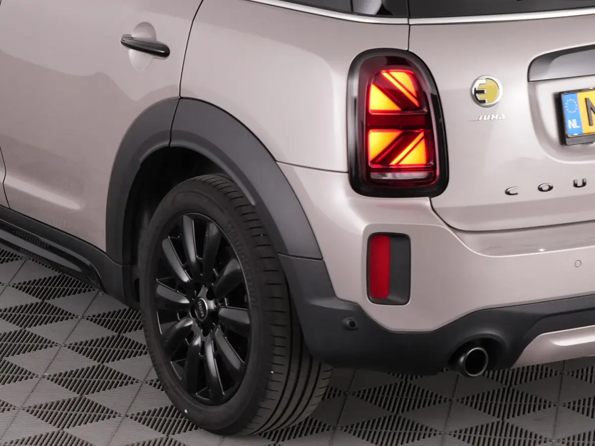 1.5 Cooper ALL4 Yours | LEDER | Full LED | NAVI | Stoelverwarming !