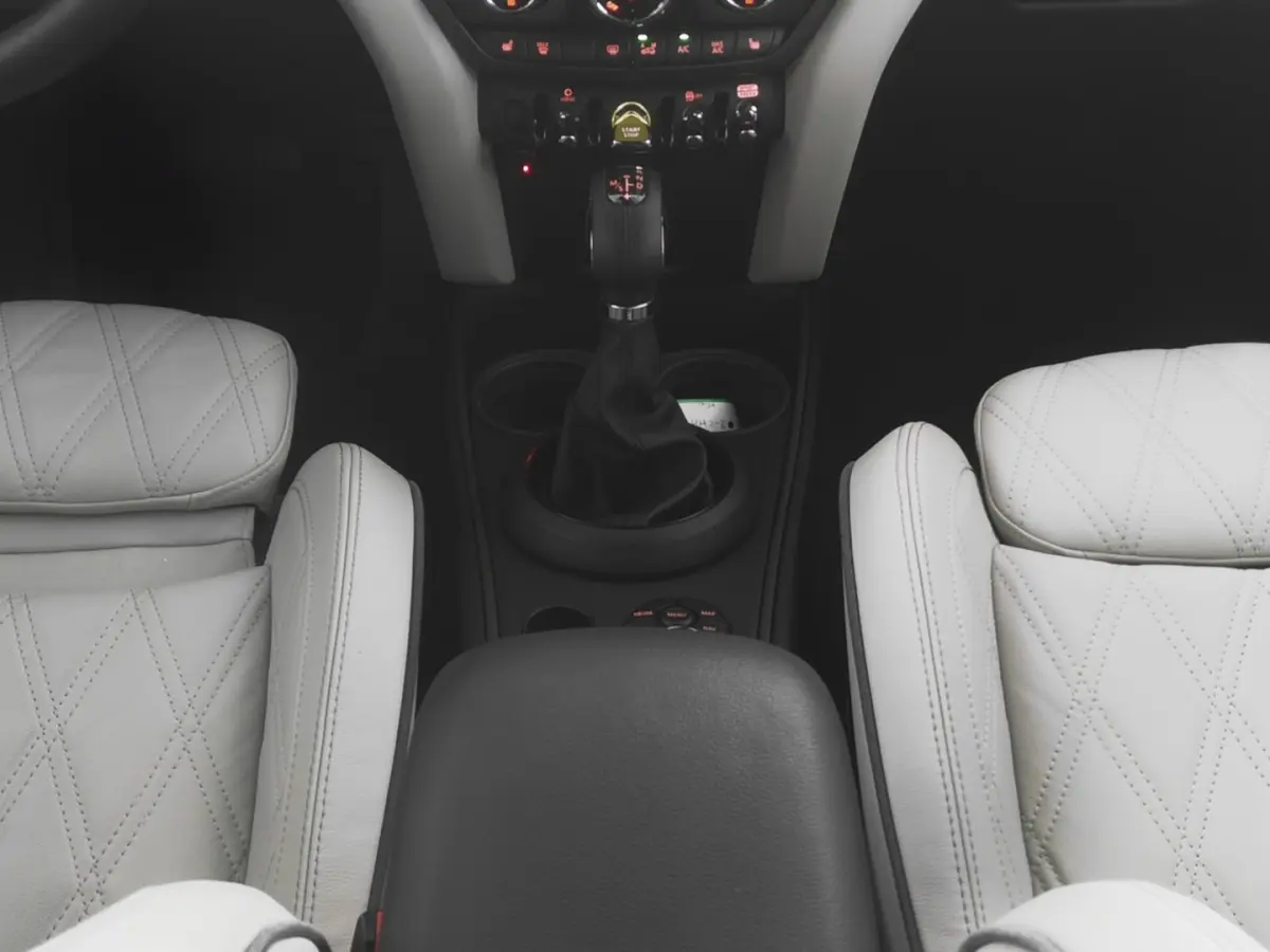 1.5 Cooper ALL4 Yours | LEDER | Full LED | NAVI | Stoelverwarming !