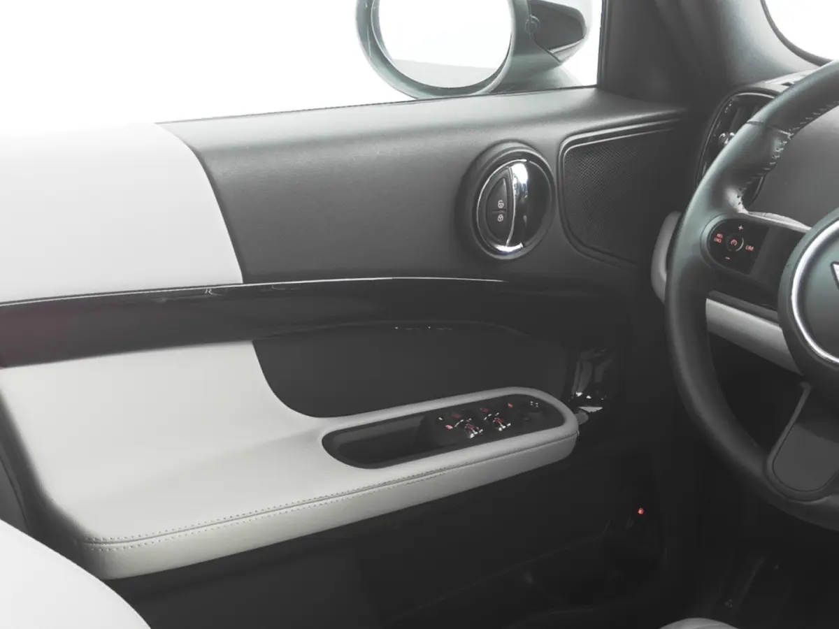 1.5 Cooper ALL4 Yours | LEDER | Full LED | NAVI | Stoelverwarming !