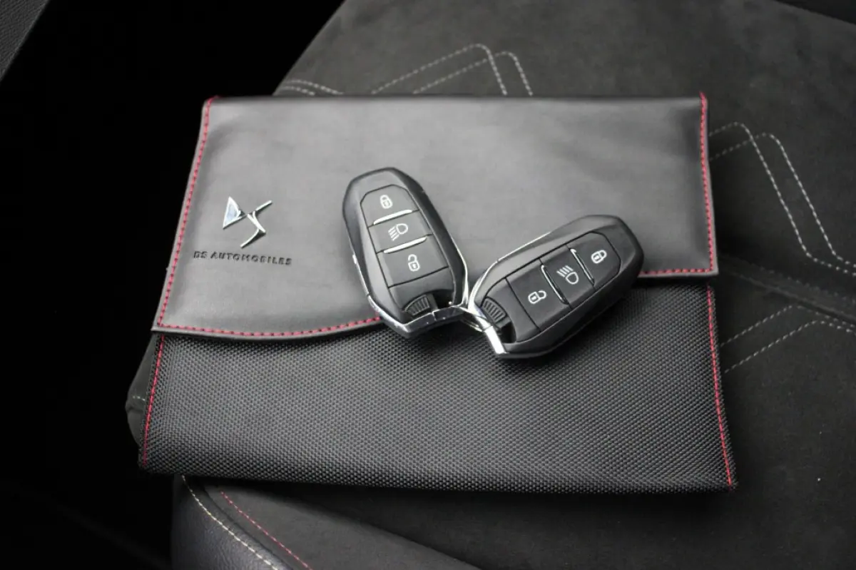 1.6 Hybrid PHEV E-Tense Performance Line - Digitaal Cockpit, Carplay, Camera