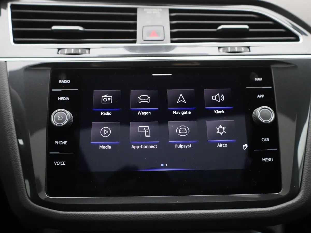 1.5 TSI R-Line Business 150 PK| Dealeronderhouden | Trekhaak | Panoramadak | 360 Camera | Stoelverwarming | Stuurwielverwarming | Climatronic | Navigatie | Achterklep Elektrisch