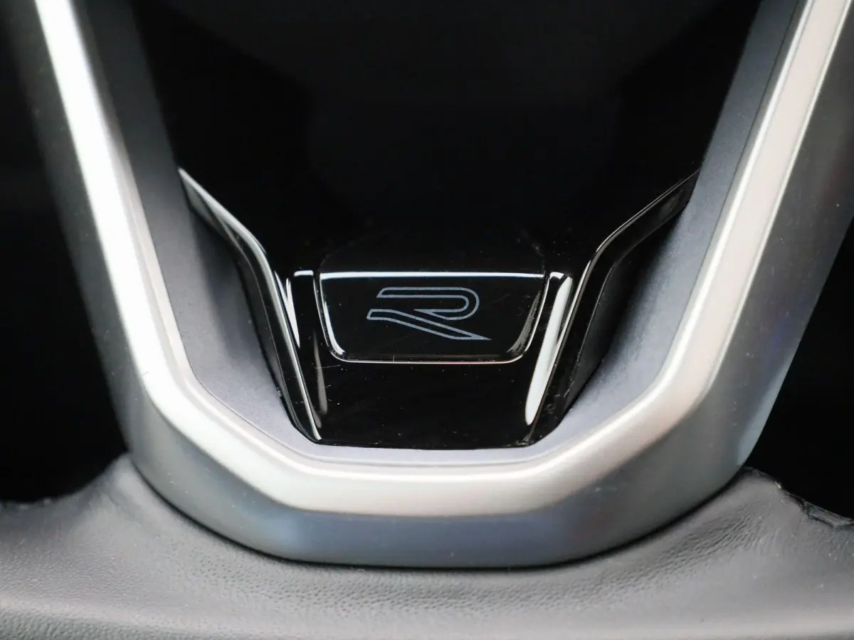 1.5 TSI R-Line Business 150 PK| Dealeronderhouden | Trekhaak | Panoramadak | 360 Camera | Stoelverwarming | Stuurwielverwarming | Climatronic | Navigatie | Achterklep Elektrisch