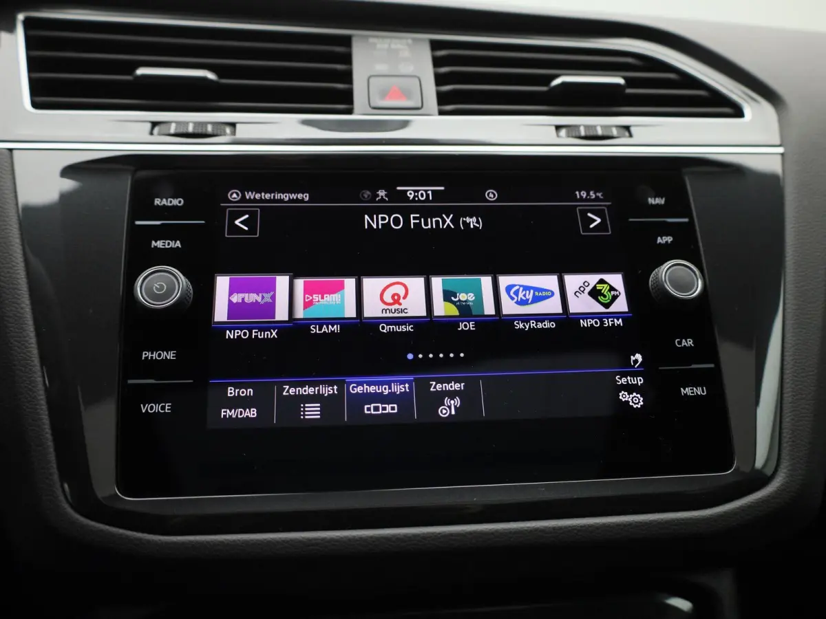 1.5 TSI R-Line Business 150 PK| Dealeronderhouden | Trekhaak | Panoramadak | 360 Camera | Stoelverwarming | Stuurwielverwarming | Climatronic | Navigatie | Achterklep Elektrisch