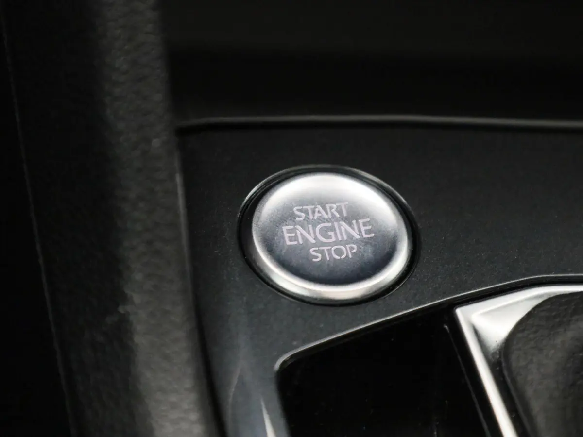 1.5 TSI R-Line Business 150 PK| Dealeronderhouden | Trekhaak | Panoramadak | 360 Camera | Stoelverwarming | Stuurwielverwarming | Climatronic | Navigatie | Achterklep Elektrisch